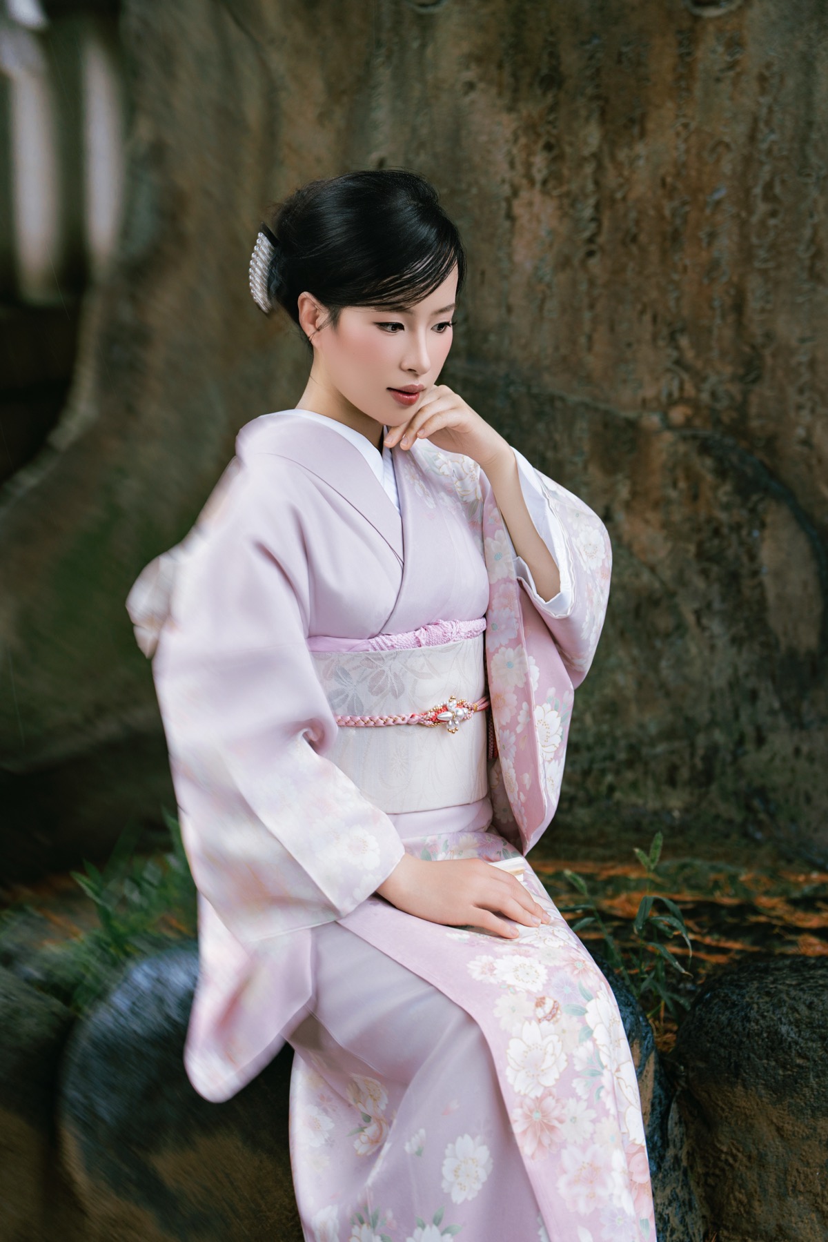 Guest in a soft pink kimono in Asakusa